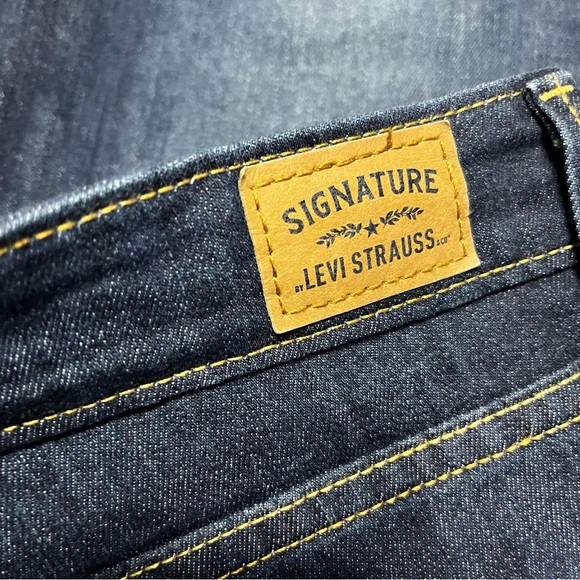 Signature Levi Strauss Mid Rise Straight Blue Jeans Sz 14M - Picture 8 of 9